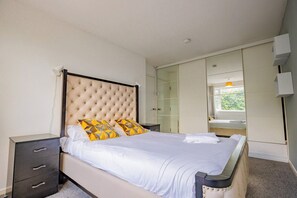 4 bedrooms, WiFi, bed sheets