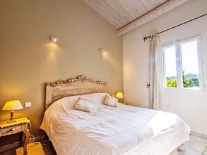 2 chambres, fer et planche à repasser, Wi-Fi gratuit, draps fournis