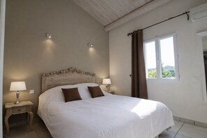 2 chambres, fer et planche à repasser, Wi-Fi gratuit, draps fournis