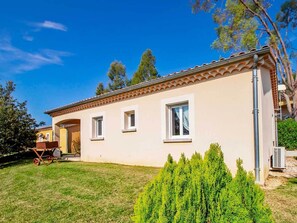 Property grounds - Villa Syrah - private pool and terrace (Saint-Maurice-d’Ardèche)