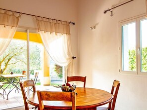 Dining - Villa Syrah - private pool and terrace (Saint-Maurice-d’Ardèche)
