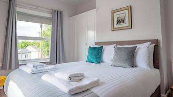 2 bedrooms, iron/ironing board, WiFi, bed sheets