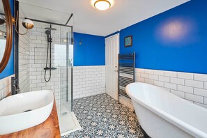 Dusche, Handtücher, Shampoo