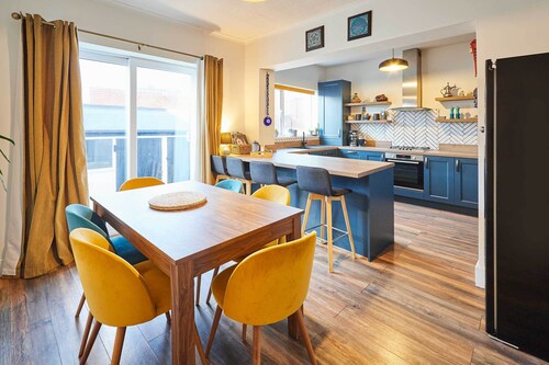 Host & Stay | By The Sea