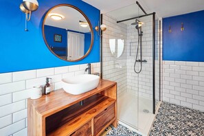 Dusche, Handtücher, Shampoo