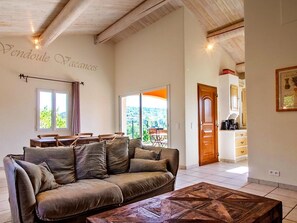 TV, printers - Villa Sémillon - private terrace and garden (Saint-Maurice-d’Ardèche)