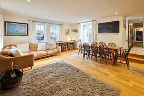 TV, fireplace, books, offices