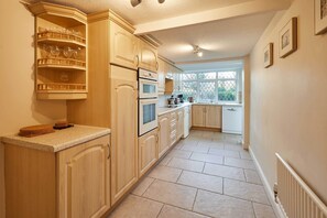 Fridge, microwave, oven, stovetop - Host & Stay | Ailsa Cottage (Great Broughton)
