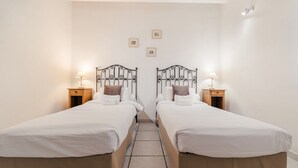2 chambres, fer et planche à repasser, lit parapluie, Wi-Fi gratuit