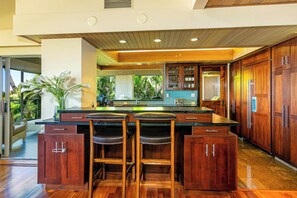 Fridge, microwave, oven, stovetop - Impressive Wailea Point 2 Bedroom+Loft/2 Bath Oceanview Condominium (Wailea)