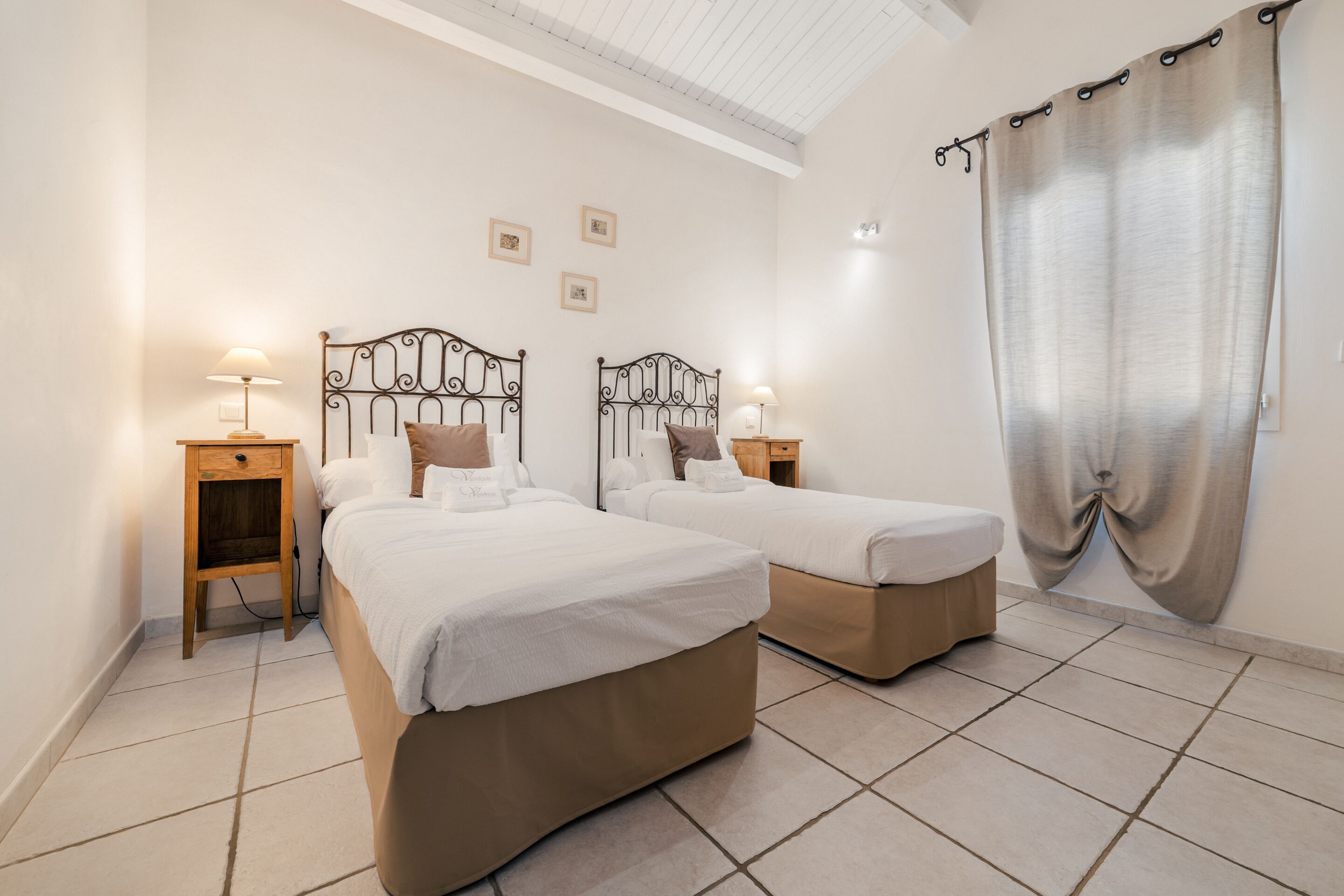 2 bedrooms, iron/ironing board, travel cot, free WiFi