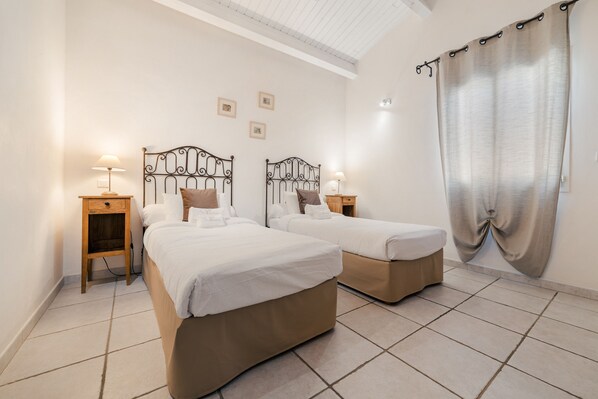 2 bedrooms, iron/ironing board, travel crib, WiFi (free)