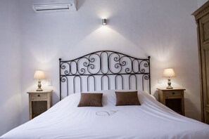 2 bedrooms, iron/ironing board, travel cot, free WiFi