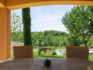Outdoor dining - Villa Clairette - private terrace and garden (Saint-Maurice-d’Ardèche)
