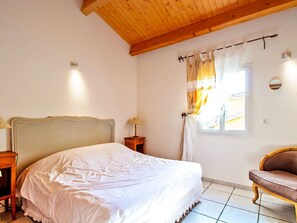 2 makuuhuonetta, silitysrauta/-lauta, vauvan matkasänky, ilmainen Wi-Fi