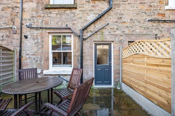 تناول الطعام بالخارج