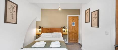 3 quartos, ferros/tábuas de passar roupa, Wi-Fi, roupa de cama