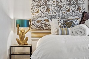 A room with a bed, a nightstand with a lamp, and a decorative statue. - Host & Stay | Old Hall - Middle Mayfield (Middle Mayfield)