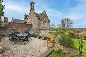 Outdoor dining - Host & Stay | Old Hall - Middle Mayfield (Middle Mayfield)