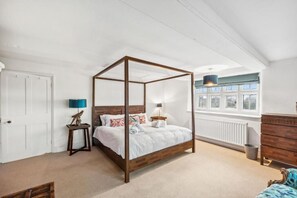 5 habitaciones, tabla de planchar con plancha, wifi y ropa de cama