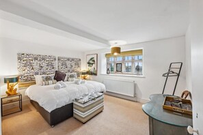 5 bedrooms, iron/ironing board, WiFi, bed sheets - Host & Stay | Old Hall - Middle Mayfield (Middle Mayfield)