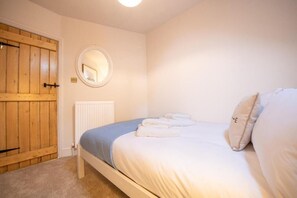 3 chambres, fer et planche à repasser, Wi-Fi, draps fournis