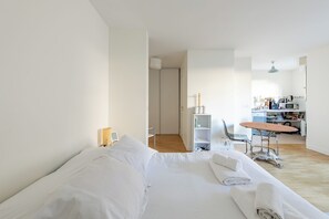 Bügeleisen/Bügelbrett, WLAN, Bettwäsche