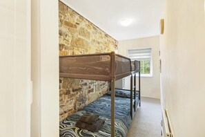 3 bedrooms, desk, travel crib, WiFi