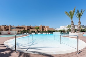 Piscina all'aperto, una piscina riscaldata