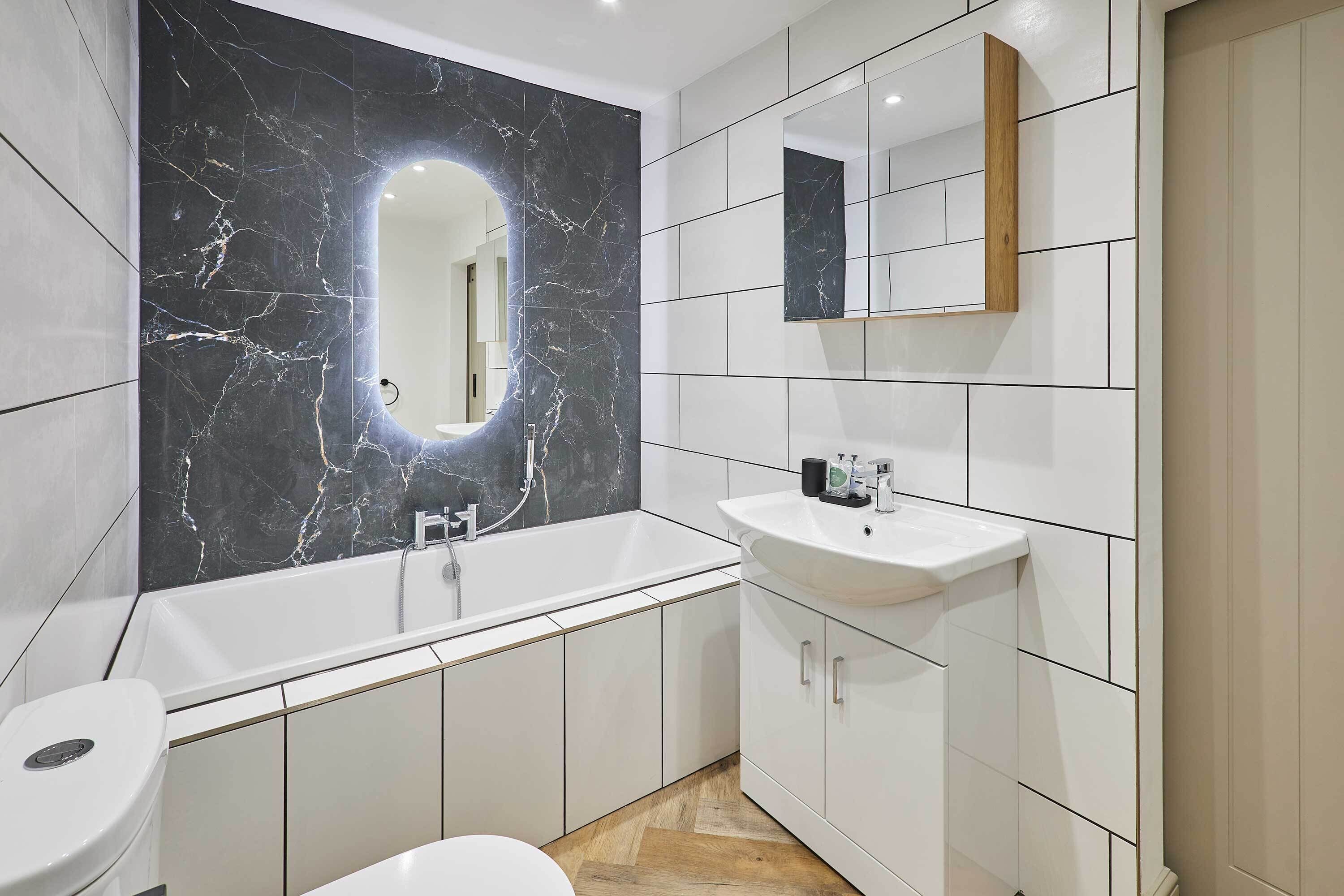 Shower, towels, shampoo