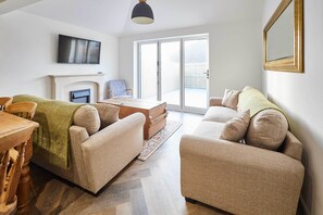 TV, fireplace, offices