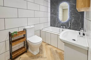 Shower, towels, shampoo