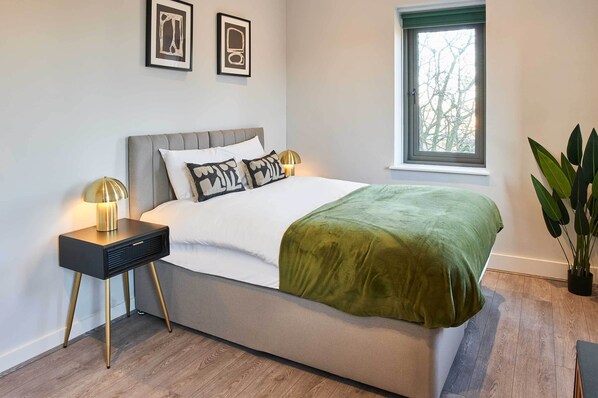 2 bedrooms, iron/ironing board, travel cot, WiFi - Host & Stay | Mariposa Waterloo (Waterloo)