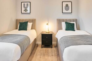 2 bedrooms, iron/ironing board, travel cot, WiFi - Host & Stay | Mariposa Waterloo (Waterloo)