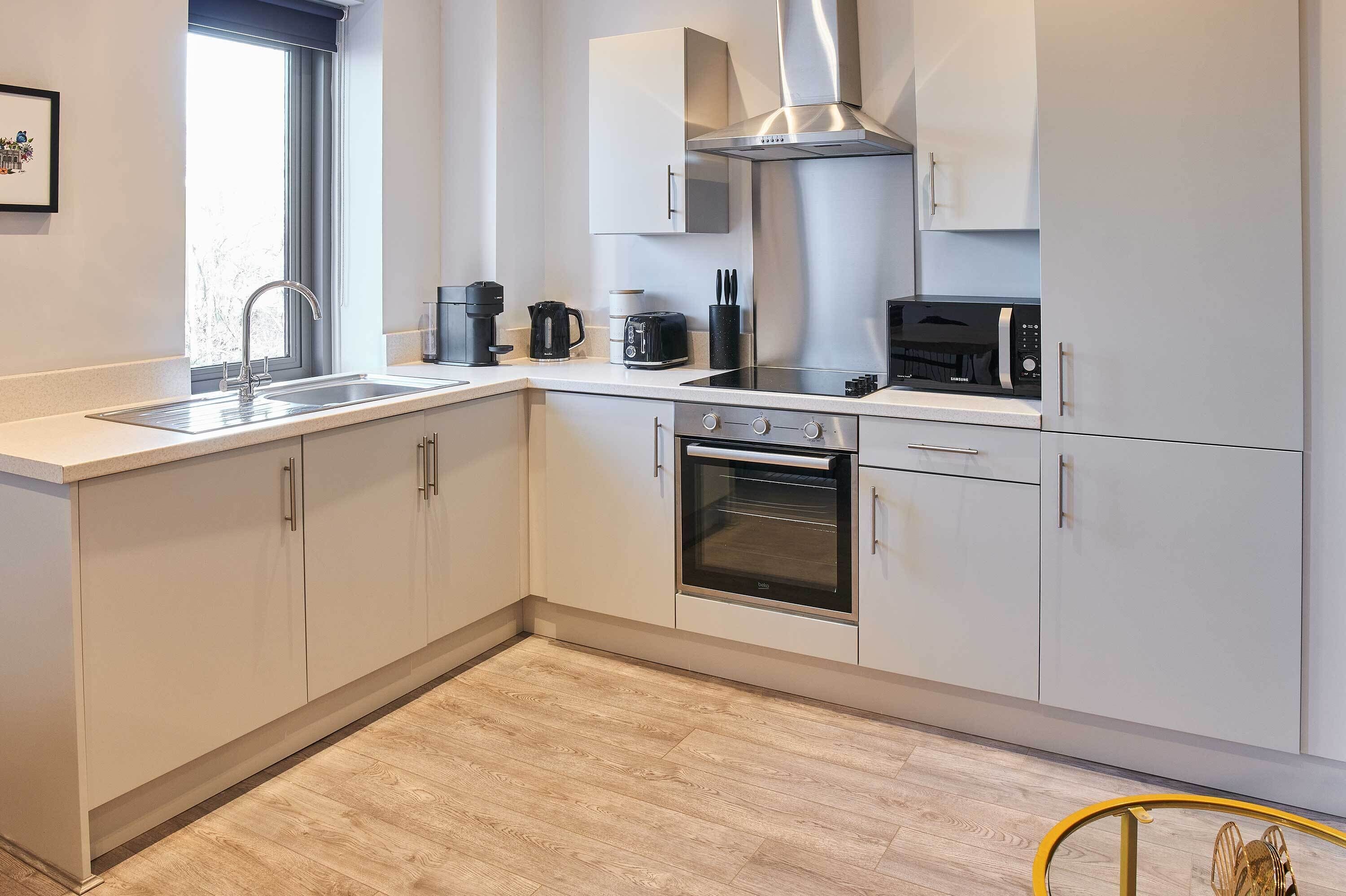 冰箱、微波炉、烤箱、炉灶