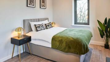 2 bedrooms, iron/ironing board, travel cot, WiFi