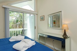 3 habitaciones, escritorio, tabla de planchar con plancha y wifi