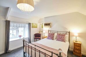 2 chambres, fer et planche à repasser, draps fournis