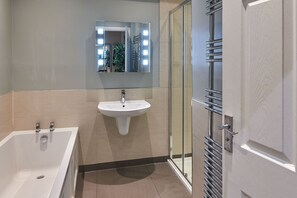 Bathroom - Host & Stay | The Falkner Quarters II and III (Liverpool)