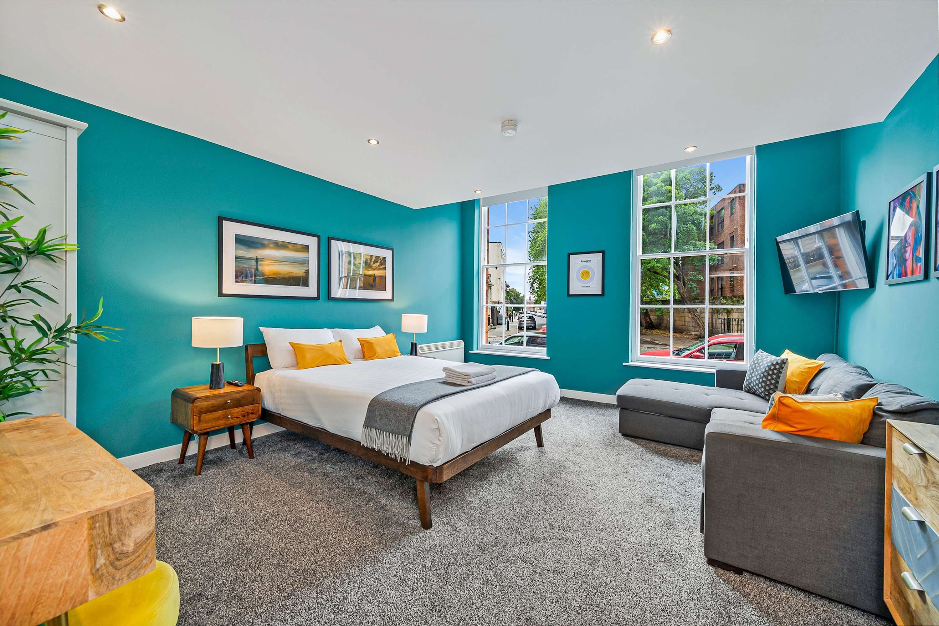 4 makuuhuonetta, silitysrauta/-lauta, vauvan matkasänky, Wi-Fi