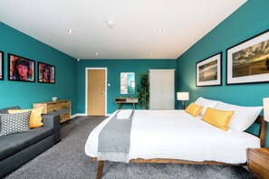 4 habitaciones, tabla de planchar con plancha, cuna de viaje y wifi 