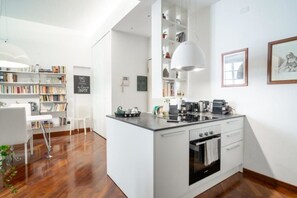 Fridge, oven, stovetop, dishwasher