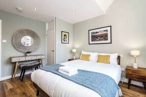 7 Schlafzimmer, Bügeleisen/Bügelbrett, Reisekinderbett, WLAN