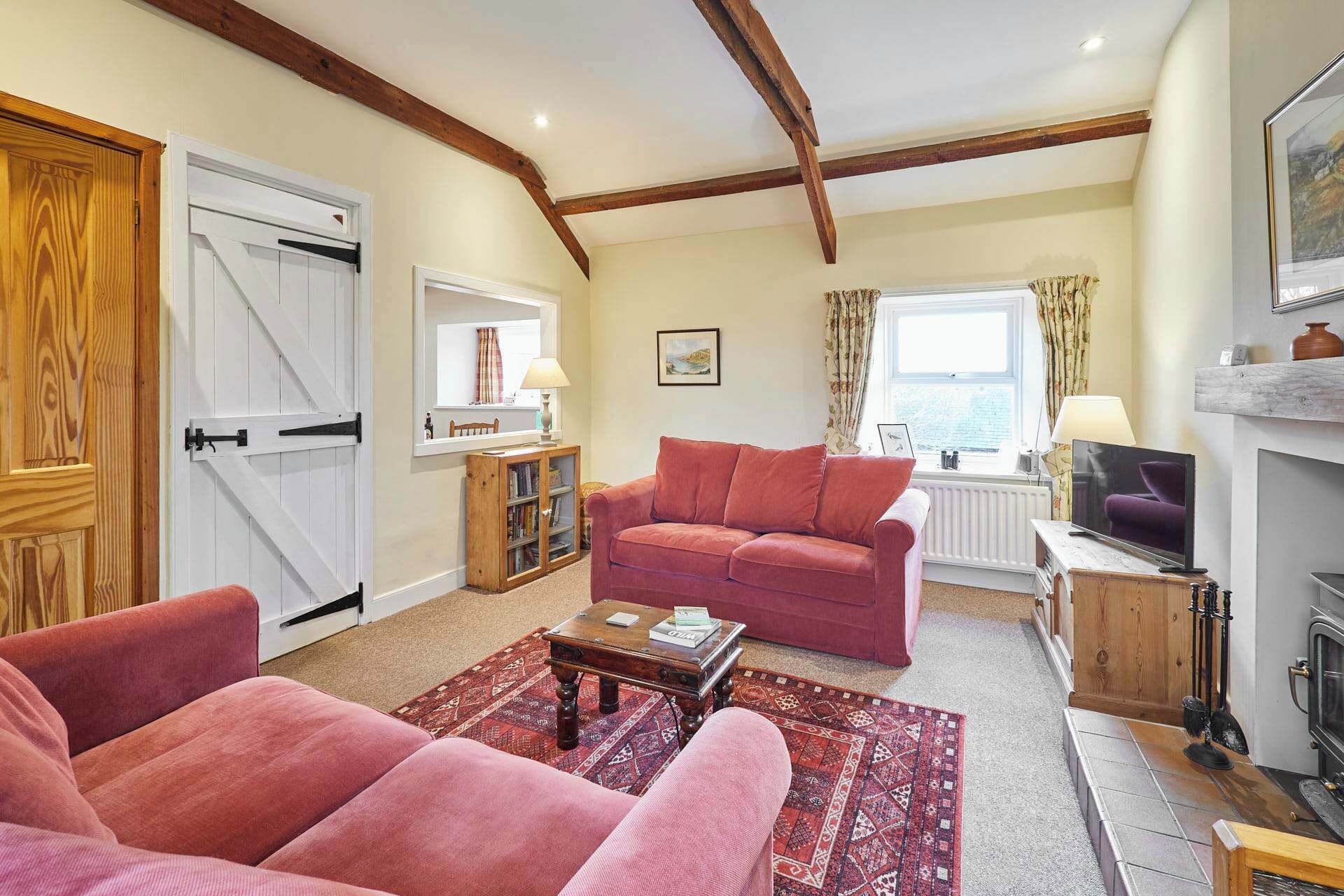 Télévision, cheminée, espaces bureaux