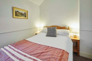 2 bedrooms, desk, iron/ironing board, travel crib