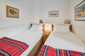 2 bedrooms, desk, iron/ironing board, travel crib