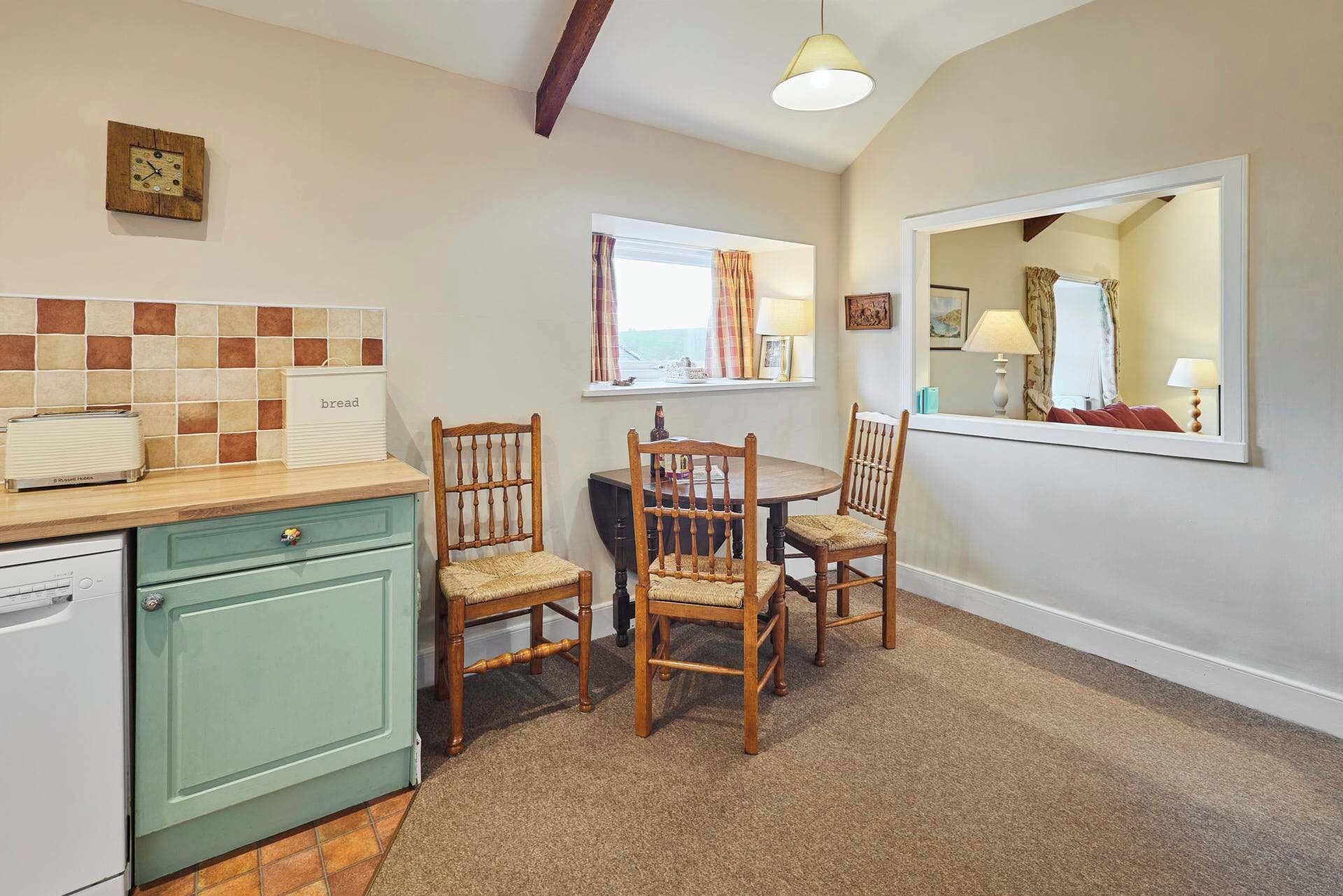 المنشأة من الداخل