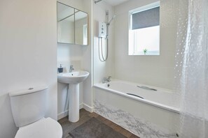 Shower, towels - Host & Stay | Falstaff Crescent (Sheffield)