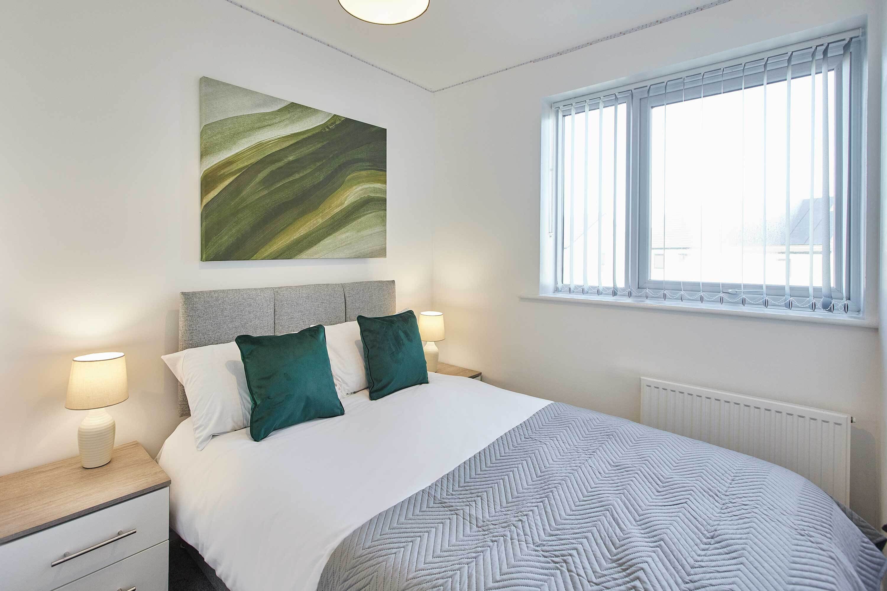5 bedrooms, iron/ironing board, travel crib, bed sheets