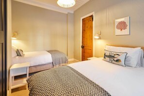 3 slaapkamers, een bureau, een strijkplank/strijkijzer, wifi